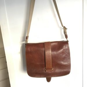 BALLY Authentic leather messenger bag - worn once!